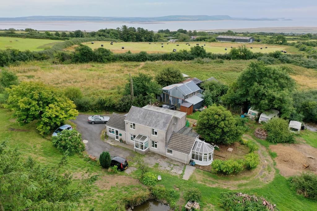 3 bed property for sale in Pembrey, Burry Port, Carmarthenshire SA16