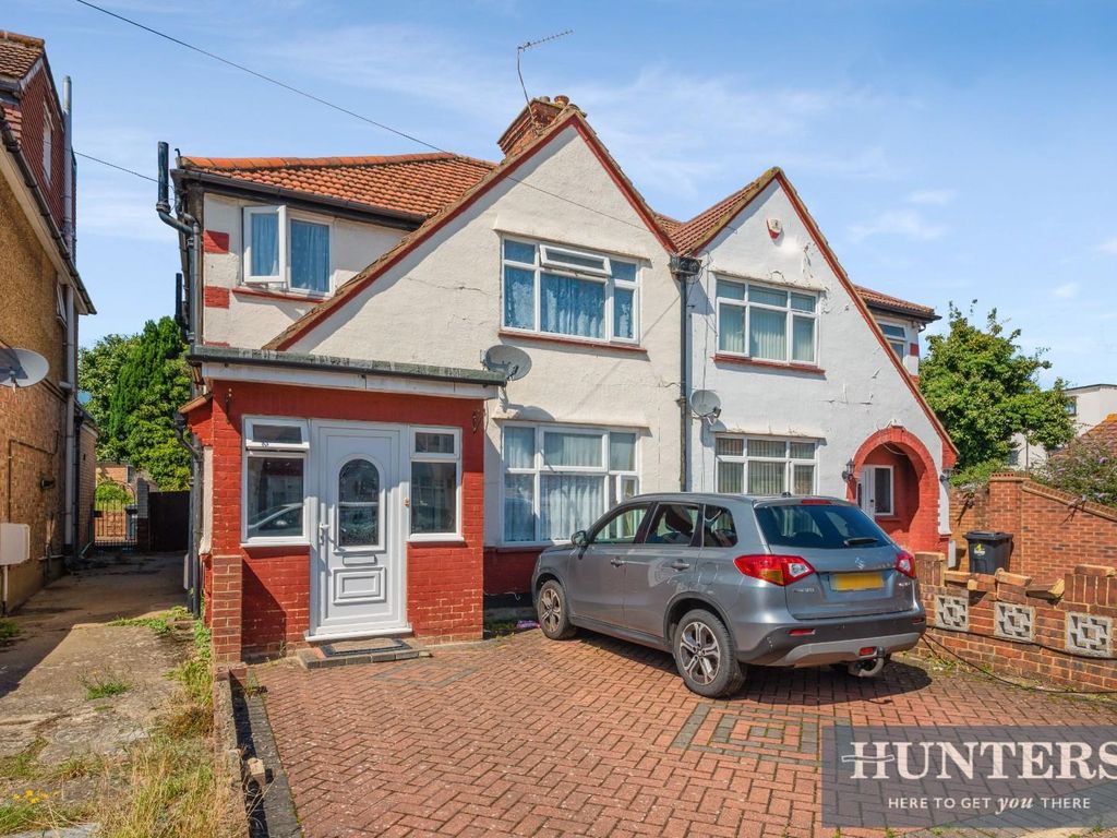 3 bed semidetached house for sale in Devon Waye, Heston, Hounslow TW5