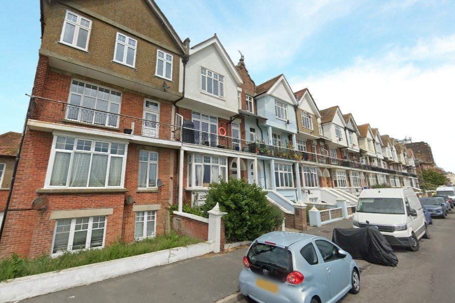 2 bed flat to rent in South Terrace, Littlehampton, West Sussex BN17