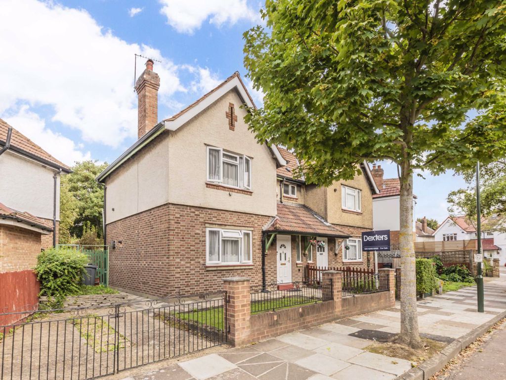 3 bed semidetached house for sale in Thompson Avenue, Kew, Richmond