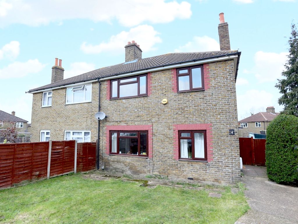 3 bed semidetached house for sale in Milne Gardens, London SE9, £