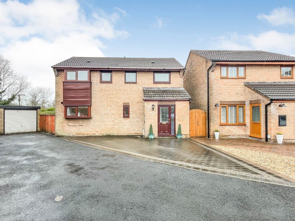 4 bed detached house for sale in Taliesin Place, Loughor, Swansea, West