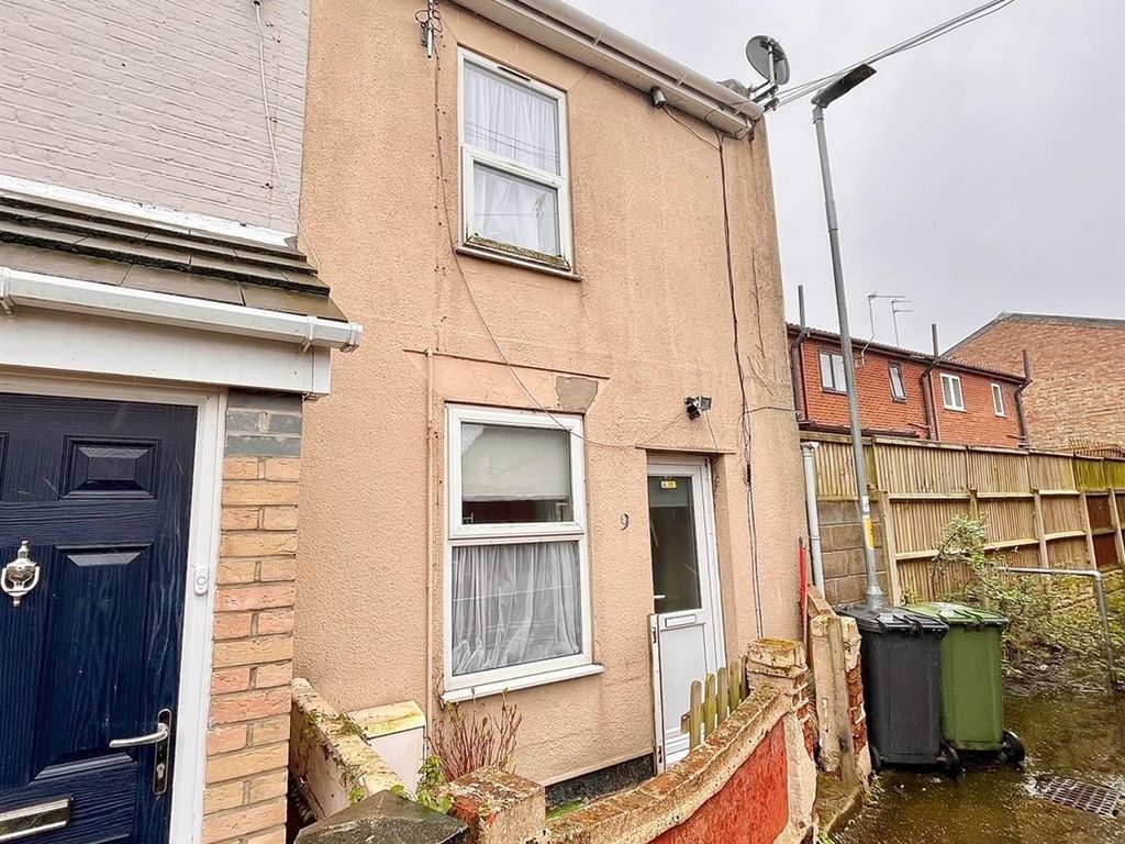 2 bed end terrace house for sale in Camden Place, Great Yarmouth NR30