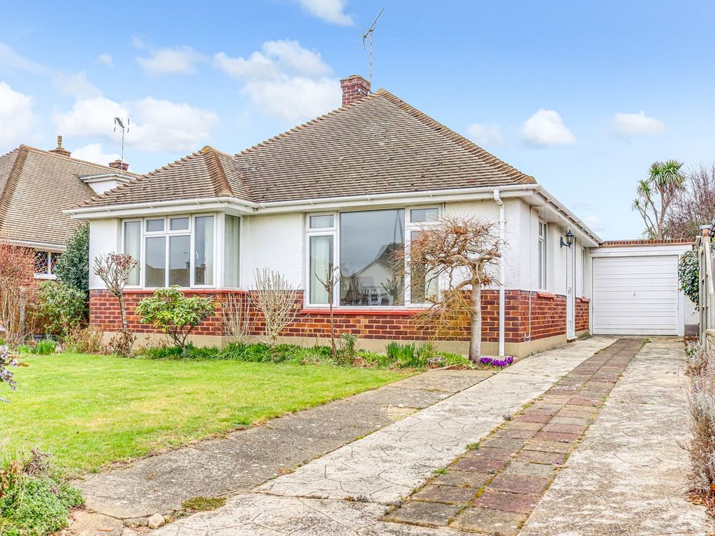 3 bed detached bungalow for sale in St James Avenue, Thorpe Bay SS1, £