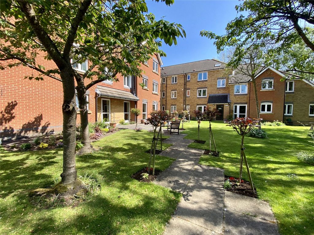 1 bed flat for sale in Hart Dene Court, Bagshot GU19 Zoopla