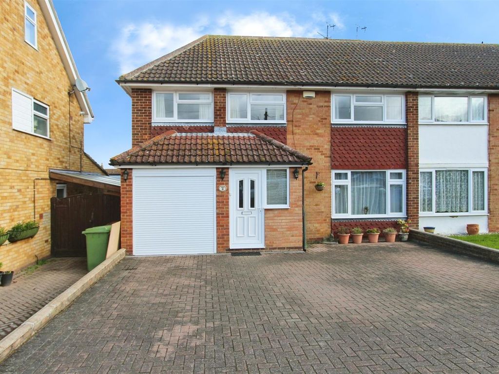 4 bed property for sale in Rivers Road, Teynham, Sittingbourne ME9, £