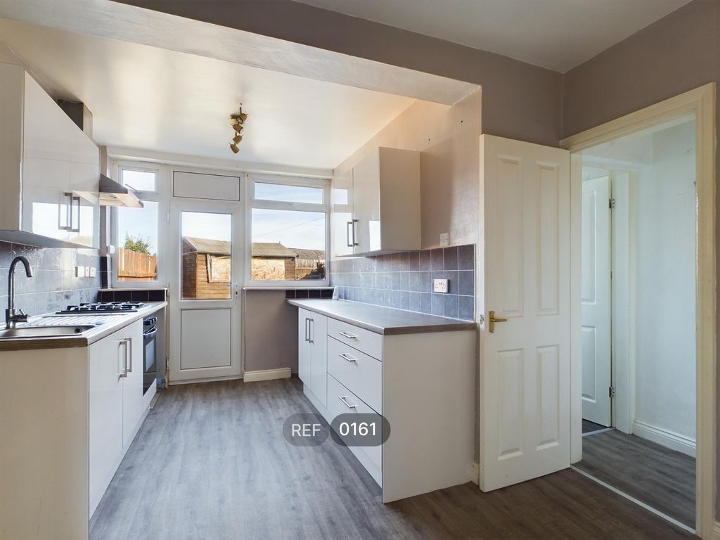 2 bed terraced house to rent in Moorhouse Road, Hull HU5, £675 pcm Zoopla