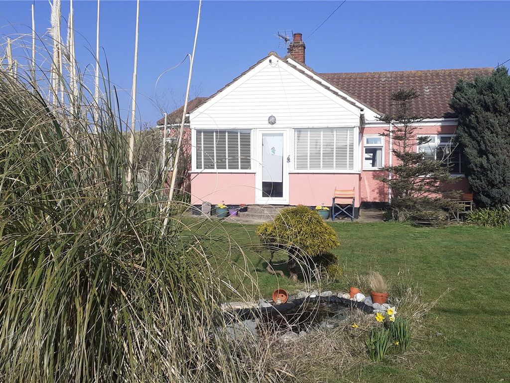 3 bed bungalow for sale in Bush Drive, Bush Estate, EcclesOnSea