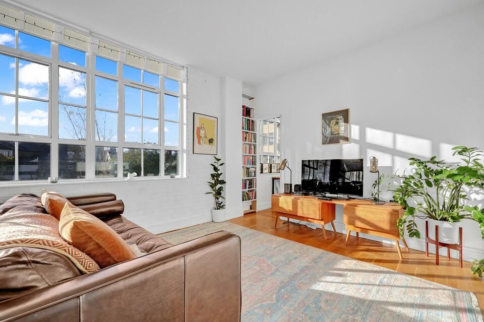 2 bed flat for sale in Peckham Grove, London SE15, £450,000 Zoopla