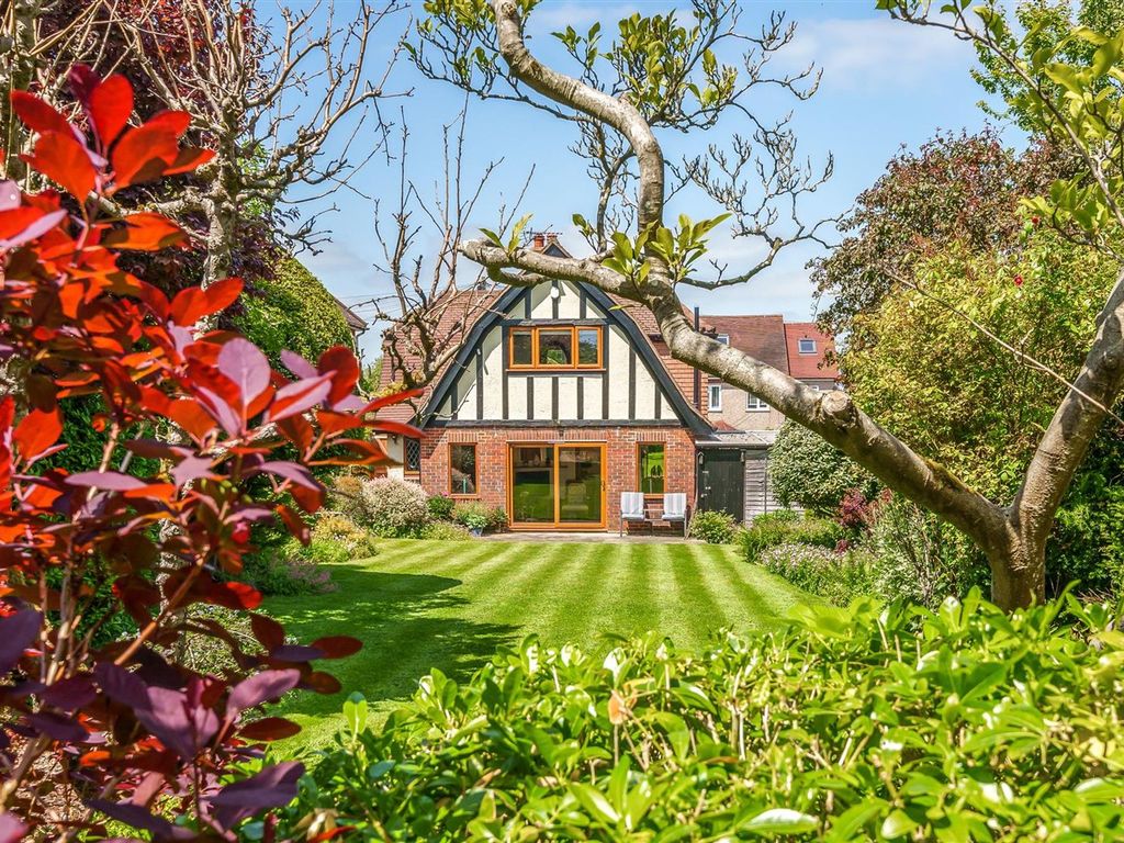 3 bed detached house for sale in Manor Green Road, Epsom KT19 Zoopla