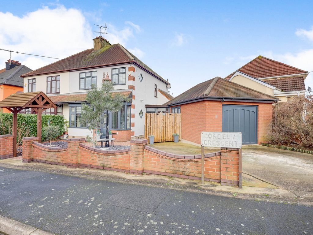 3 bed semidetached house for sale in Cordelia Crescent, Rayleigh SS6