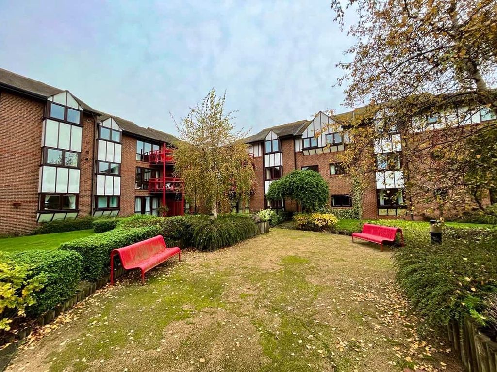 3 bed flat to rent in Caversham Wharf, Waterman Place, Reading RG1 Zoopla