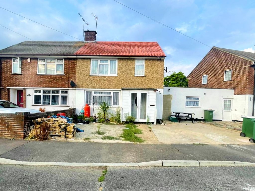 4 bed semidetached house for sale in 14 Beacon Road, Erith, Kent DA8