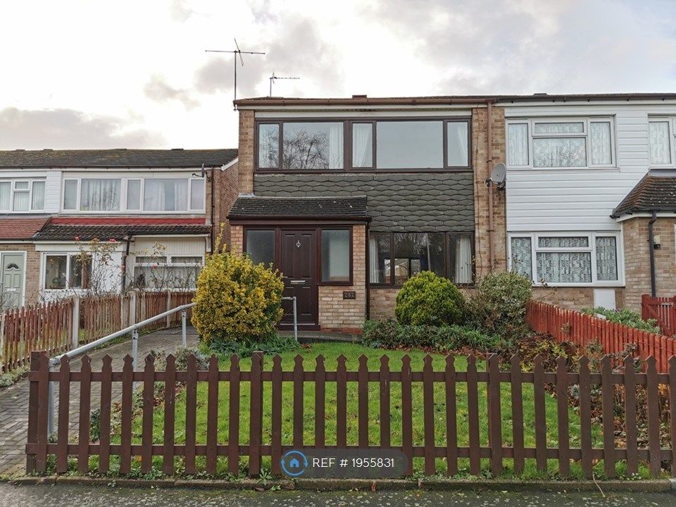 3 bed end terrace house to rent in Farnborough Road, Birmingham B35, £