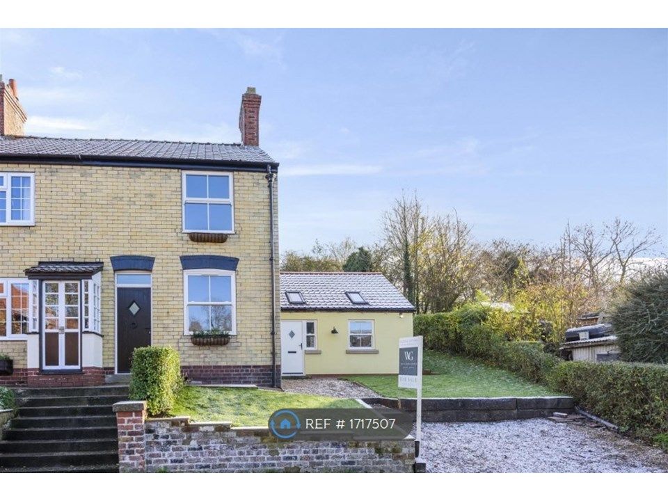3 bed semidetached house to rent in Back Street, Langtoft, Driffield