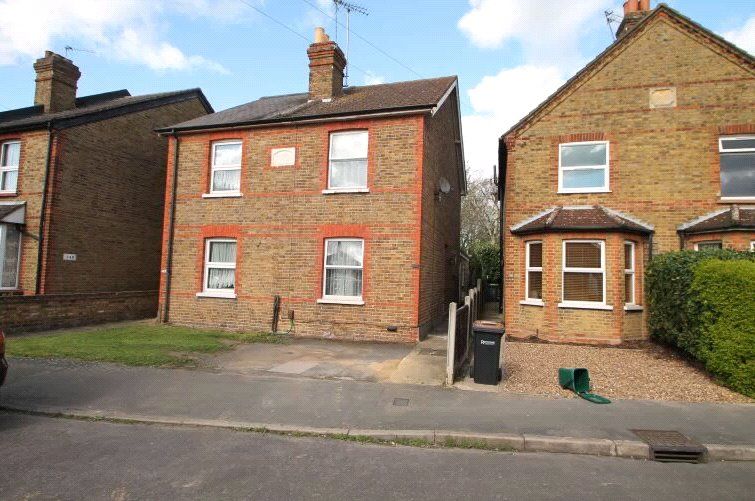 3 bed semidetached house to rent in Wendover Road, StainesUponThames