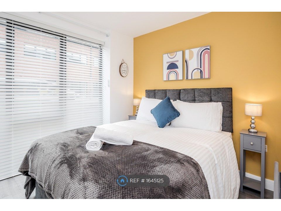 2 bed flat to rent in Walker Avenue, Wolverton Mill, Milton Keynes MK12