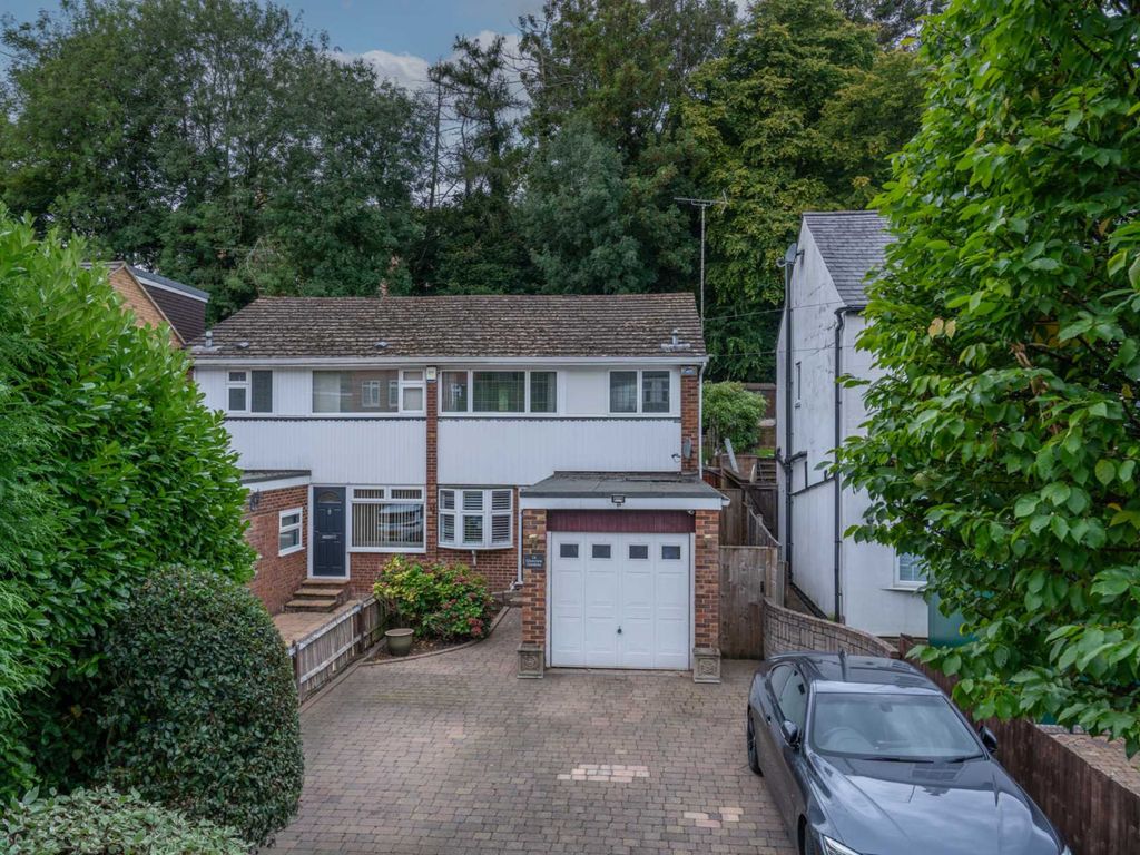 Glenview Gardens, Boxmoor HP1  