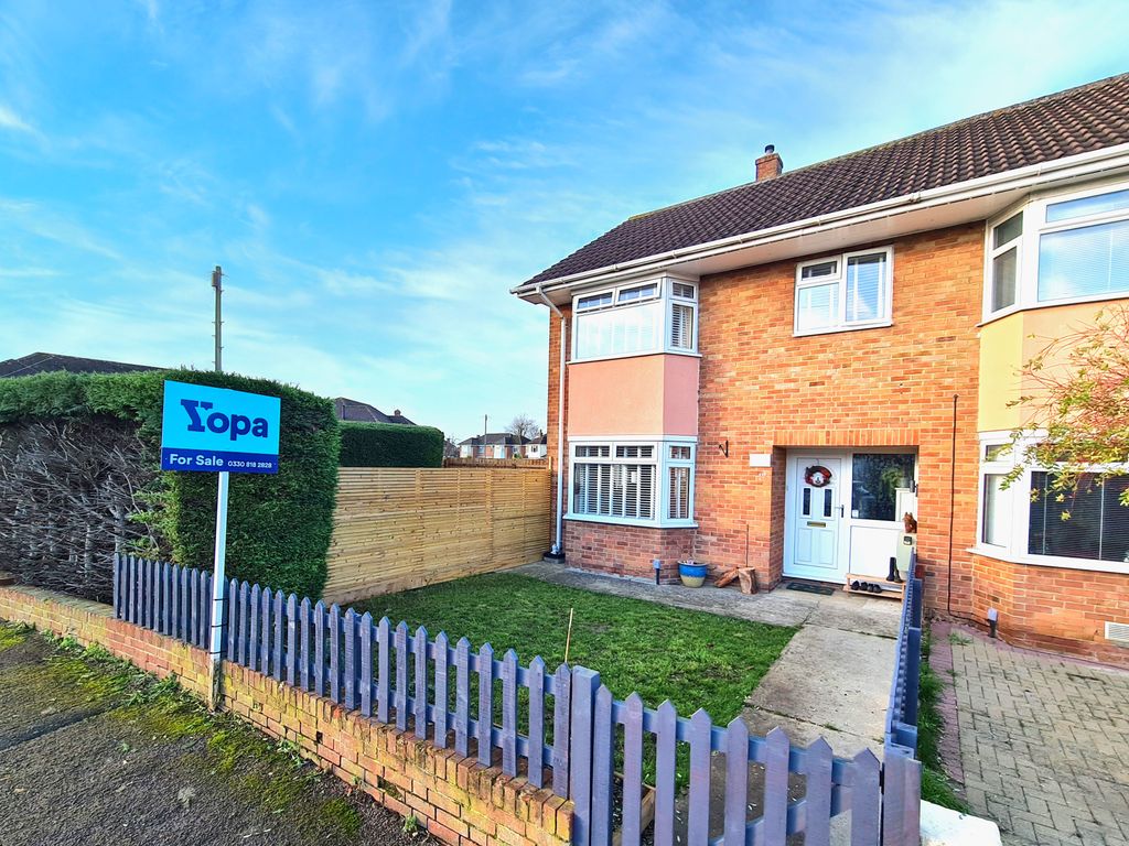 3 bed semidetached house for sale in Kew Place, Richmond Gardens