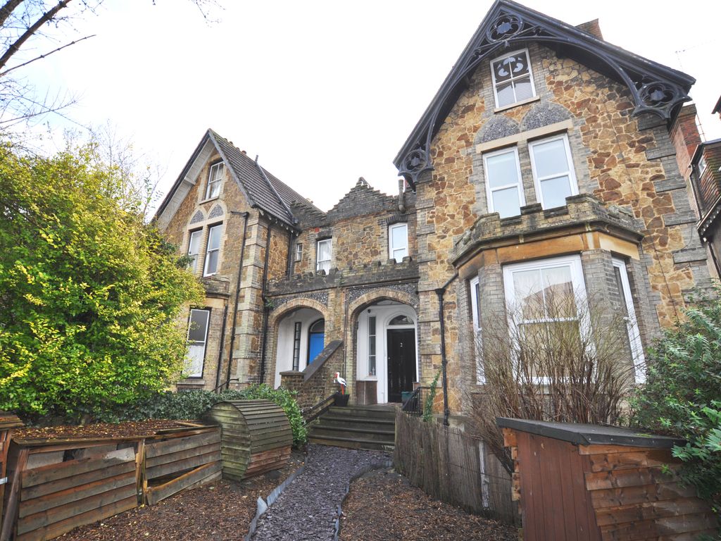 Studio to rent in Epsom Road, Guildford, Surrey GU1, £850 pcm Zoopla