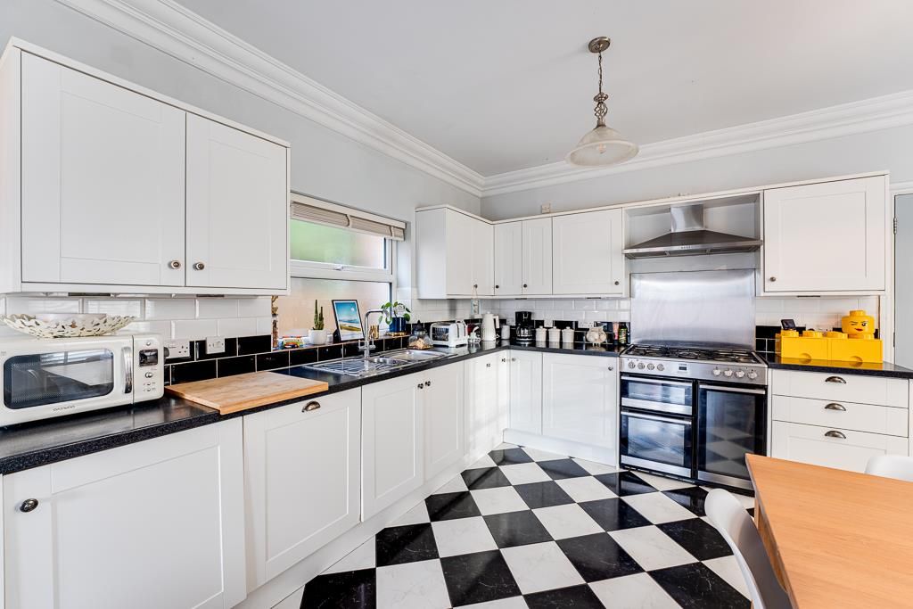 3 bed detached house for sale in Pytchley Road, Kettering NN15, £