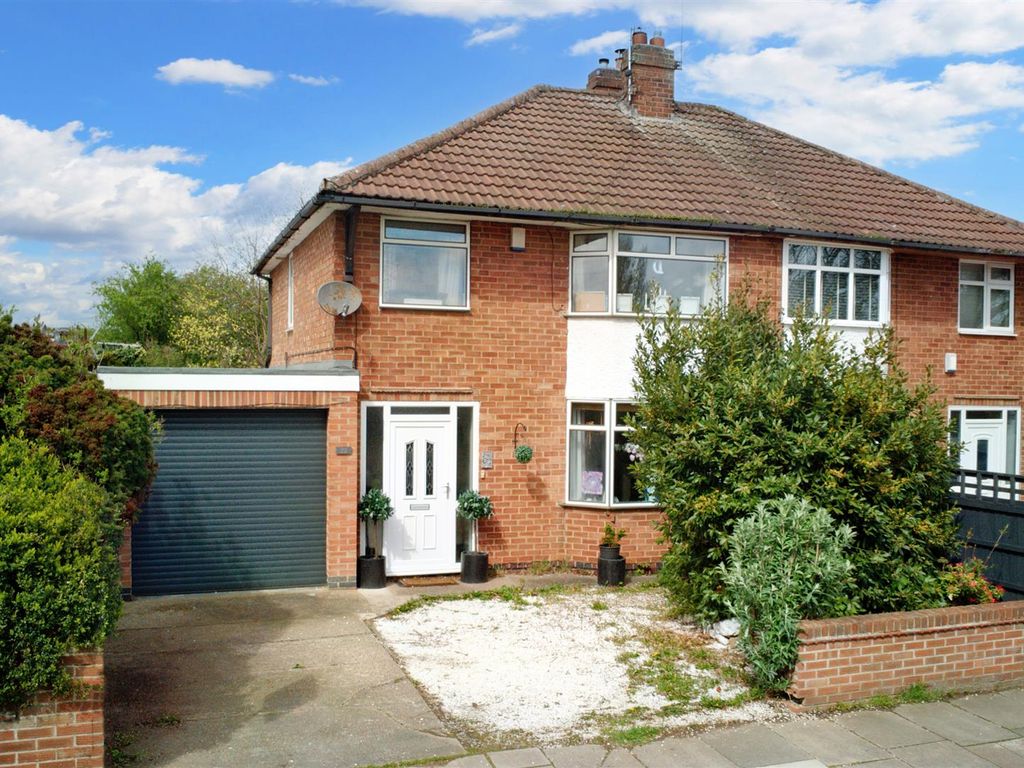 3 bed semidetached house for sale in Banks Road, Toton, Beeston