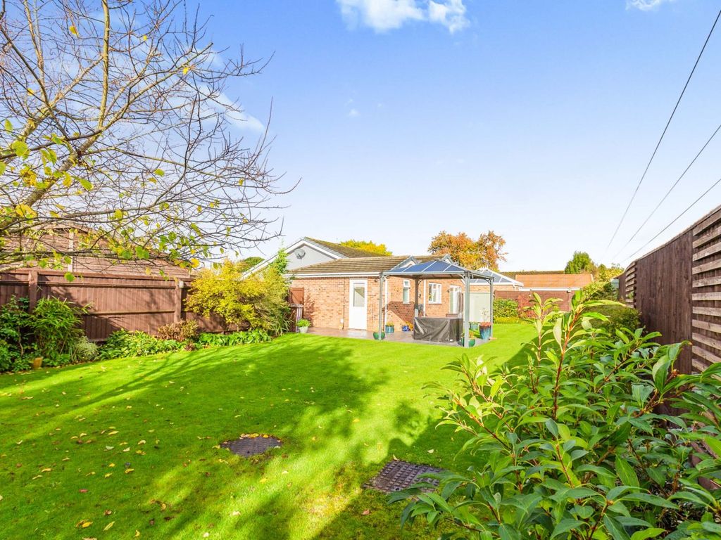 3 bed semidetached bungalow for sale in Quarry End, Kidlington OX5