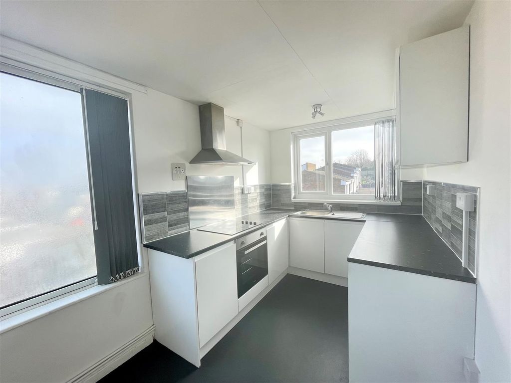 2 bed flat to rent in The Parade, Shepshed, Leicestershire LE12 Zoopla