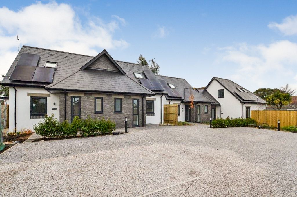 2 bed detached house for sale in Maureen Close, Parkstone, Poole BH12