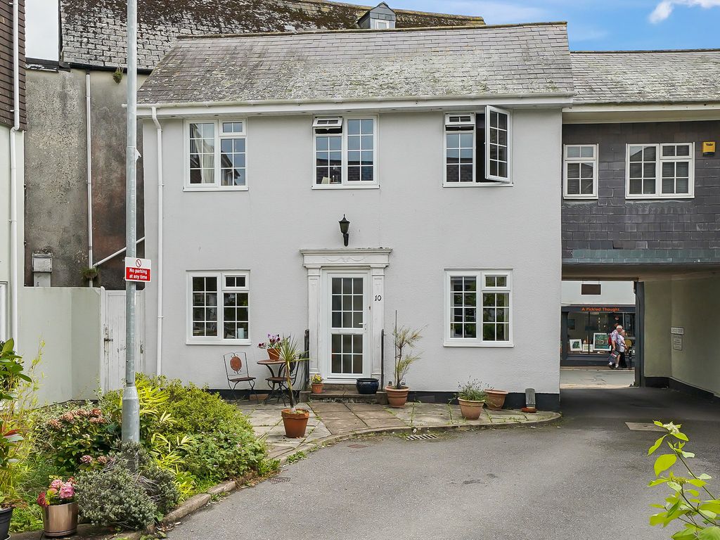 2 bed terraced house for sale in Castle Court, Totnes TQ9, £375,000