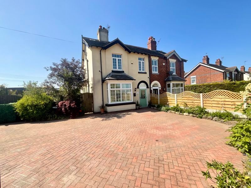 4 bed property for sale in Stallington Road, Blythe Bridge, StokeOn