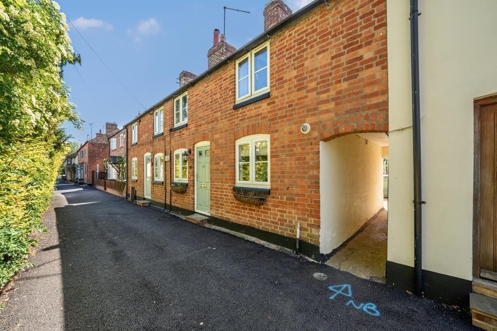 2 bed terraced house for sale in Back Street, Gawcott, Buckingham MK18