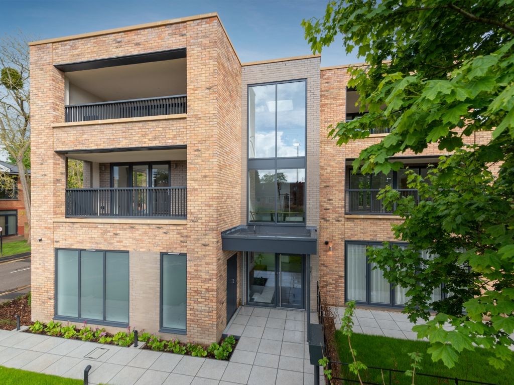 2 bed flat to rent in Furlong Road, Bourne End SL8, £2,000 pcm Zoopla