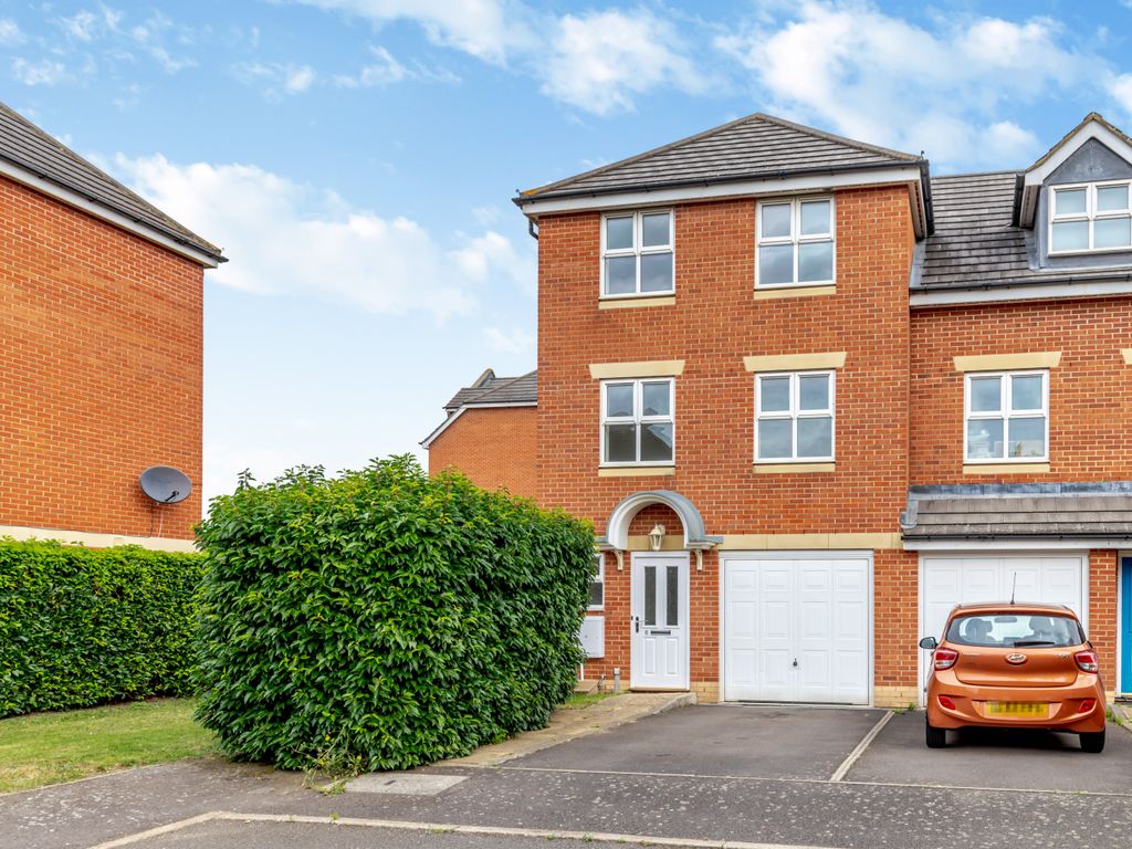 4 bed town house for sale in Usher Close, Bedford MK42, £335,000 Zoopla