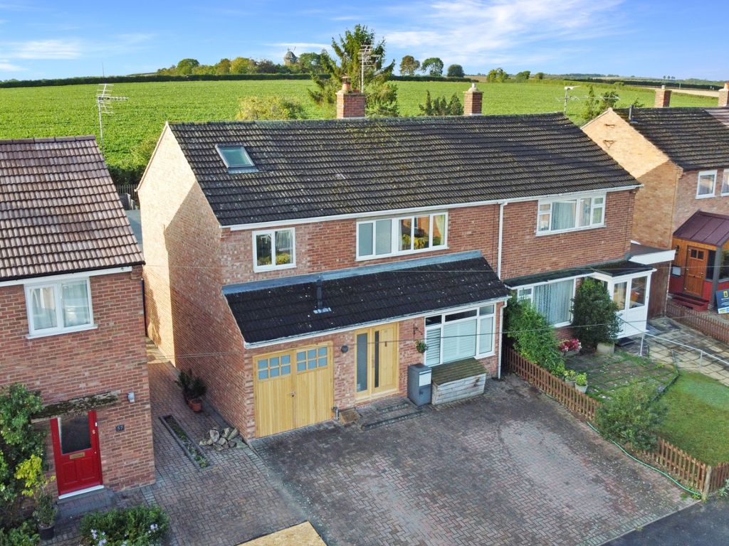 4 bed semidetached house for sale in Caraway Road, Fulbourn, Cambridge