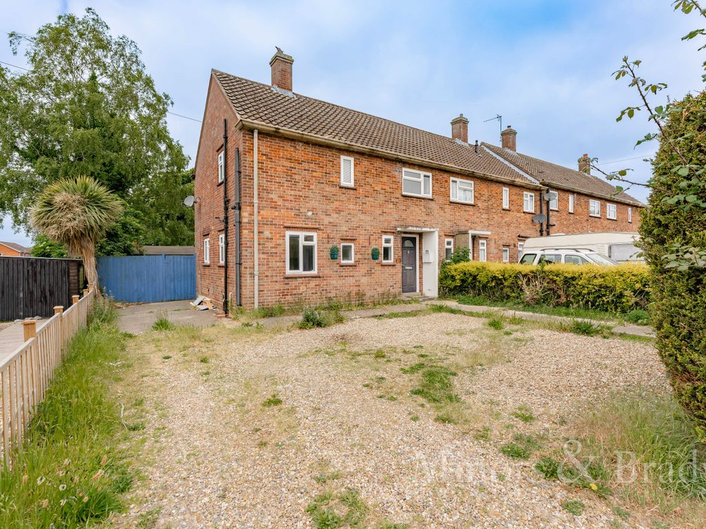 3 bed semidetached house to rent in Howe Lane, Poringland, Norwich