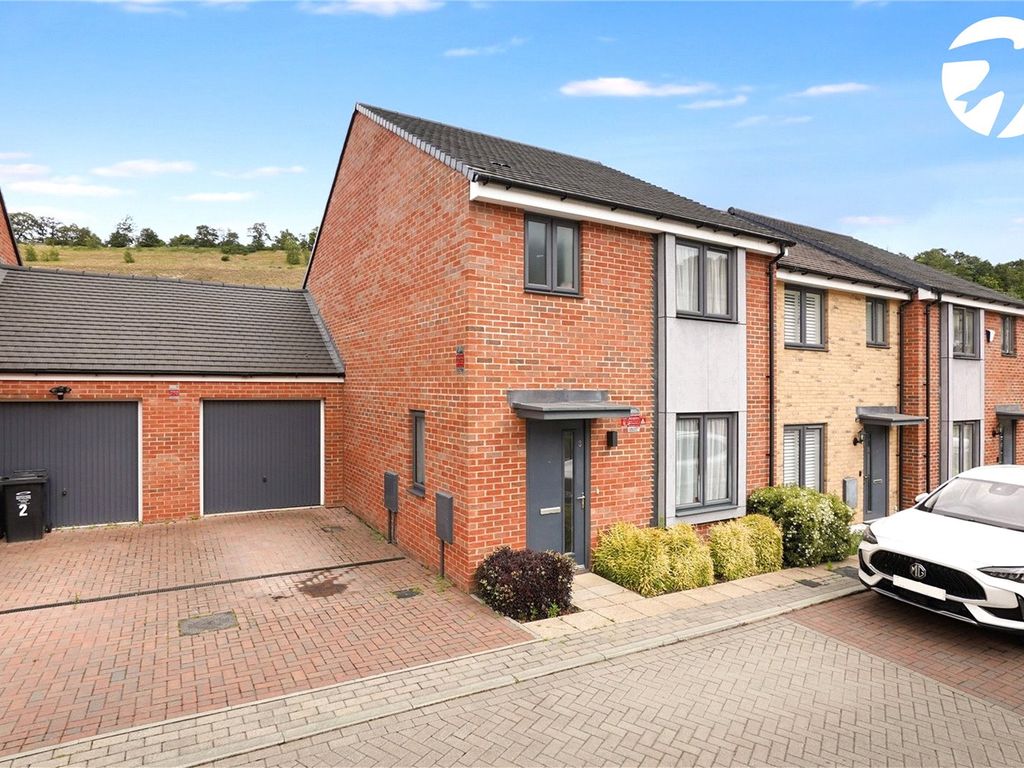 3 bed end terrace house for sale in Danzey Close, Castle Hill