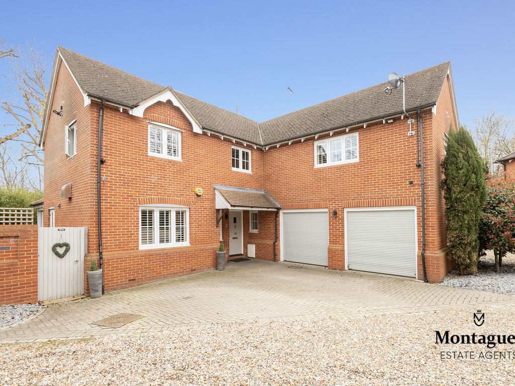 5 bed detached house for sale in Epping Road, North Weald CM16, £
