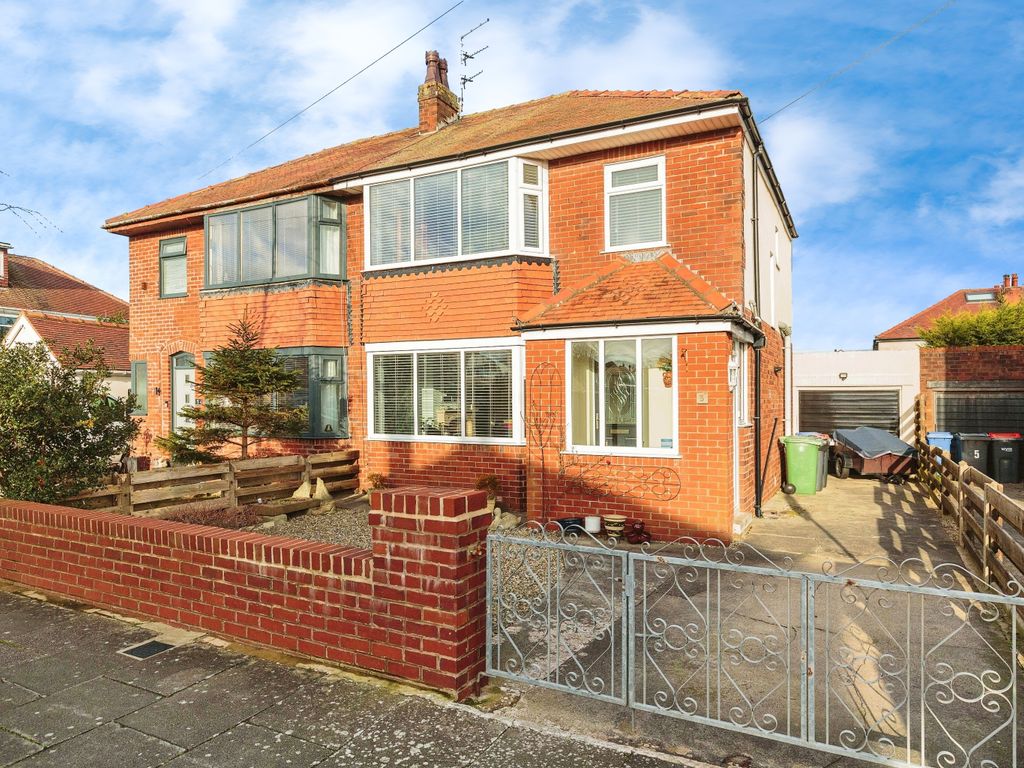 3 bed semidetached house for sale in Osborne Avenue, Thornton
