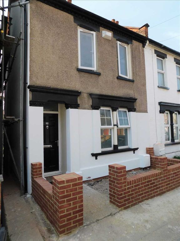 2 bed semidetached house to rent in Bartlett Road, Gravesend DA11 Zoopla