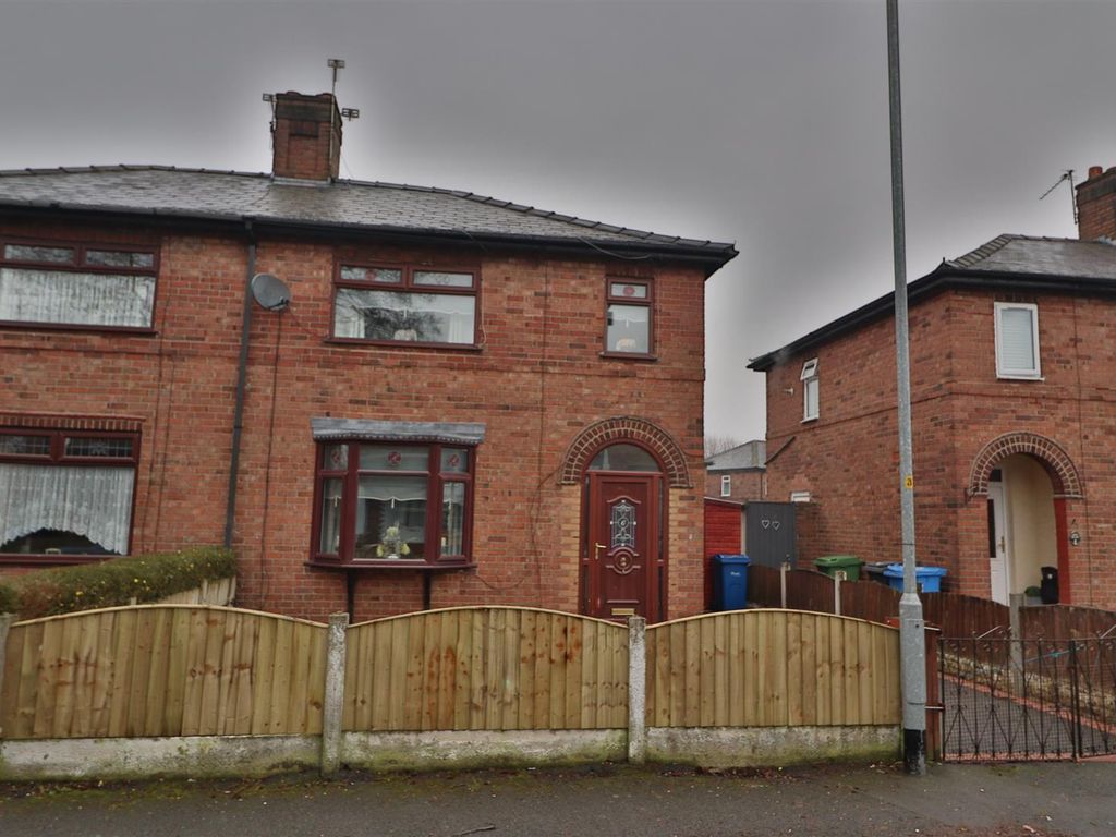 4 bed semidetached house for sale in Banks Crescent, Latchford