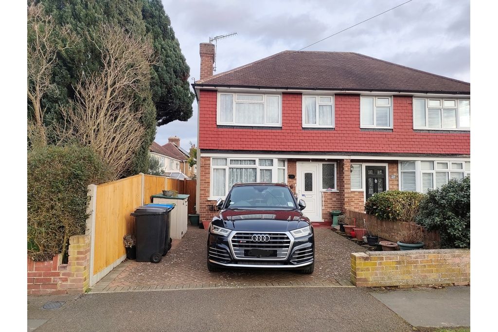 3 bed semidetached house to rent in Coniston Road, Old Woking, Woking