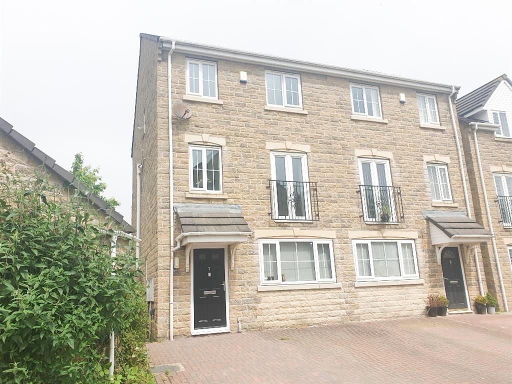 4 bed town house for sale in Highfield Court, Soothill, Batley WF17, £