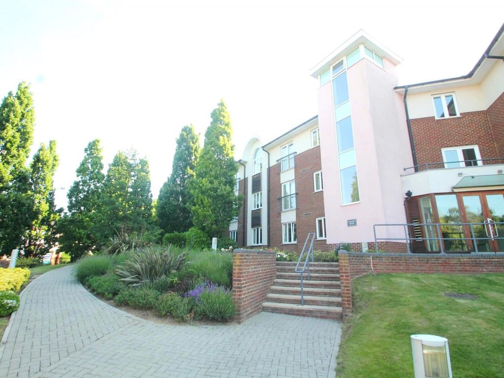 1 bed flat to rent in Gallery House, Copers Cope Road, Beckenham BR3
