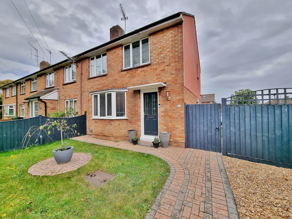 2 bed end terrace house for sale in Timsbury Crescent, Havant PO9, £