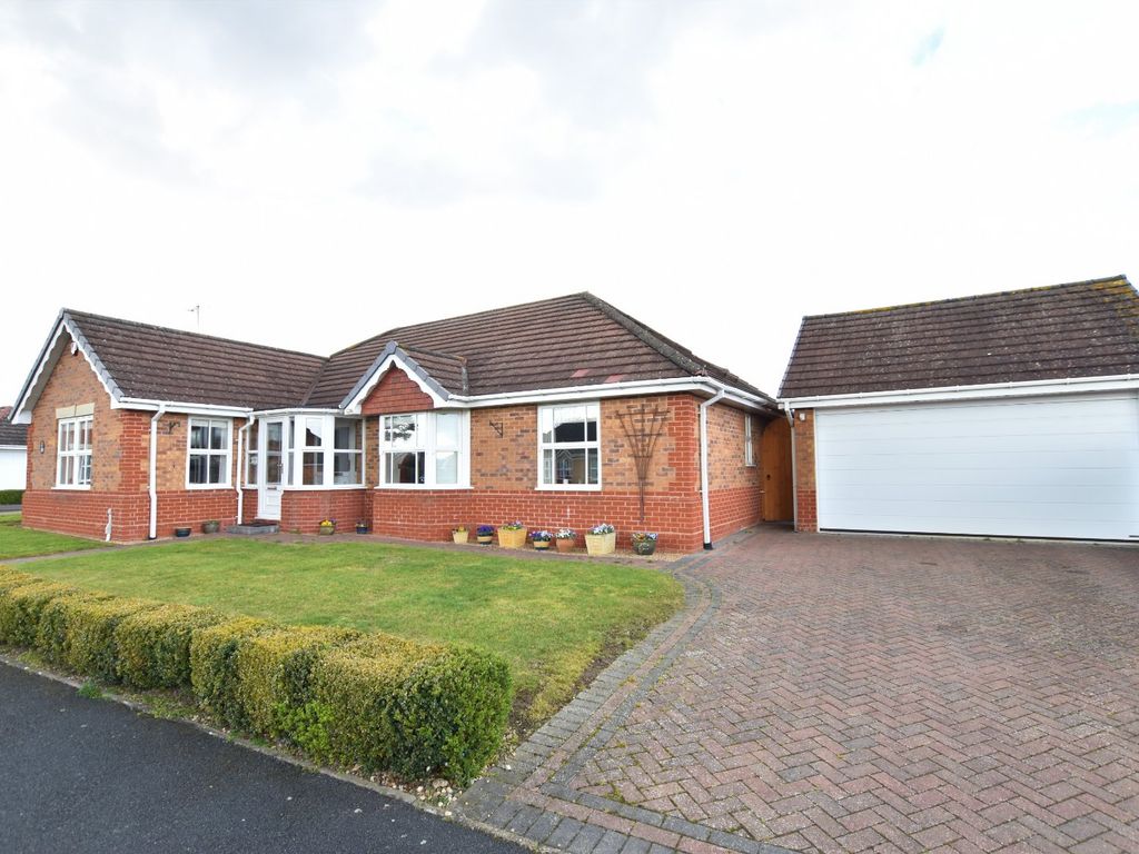 3 bed bungalow for sale in Shannon Way, Evesham, Worcestershire WR11