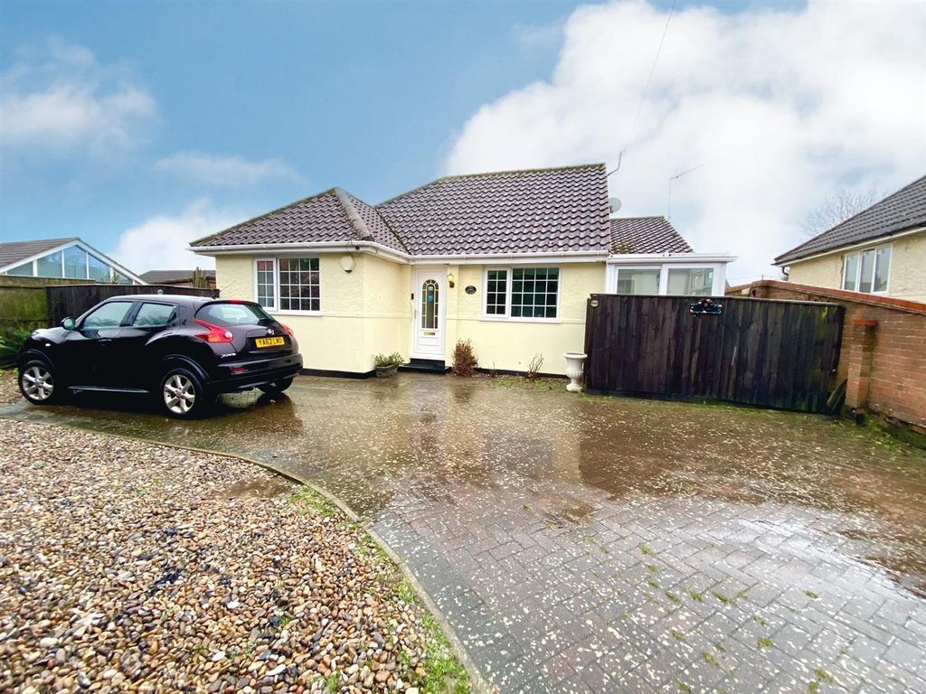 2 bed bungalow for sale in The Street, Carlton Colville, Lowestoft