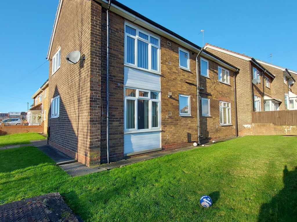 2 bed flat to rent in Kingsbridge Avenue, Hyde SK14, £725 pcm Zoopla