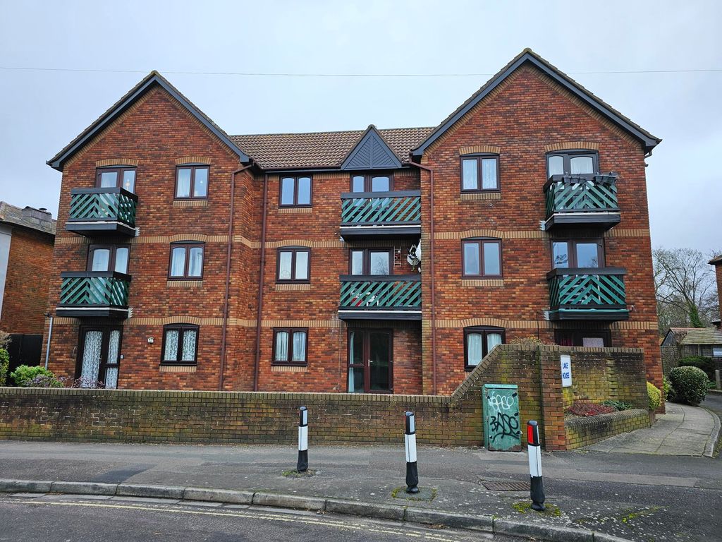 1 bed flat for sale in Paynes Road, Shirley, Southampton SO15, £20,000