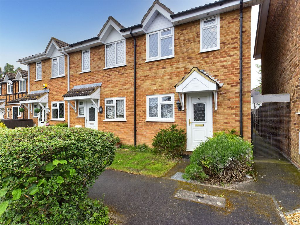 2 bed end terrace house for sale in The Heathers, Stanwell, Middlesex